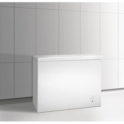  Frigidaire 7.2 cu. ft. Chest Freezer FFFC07M4NW IMAGE 3