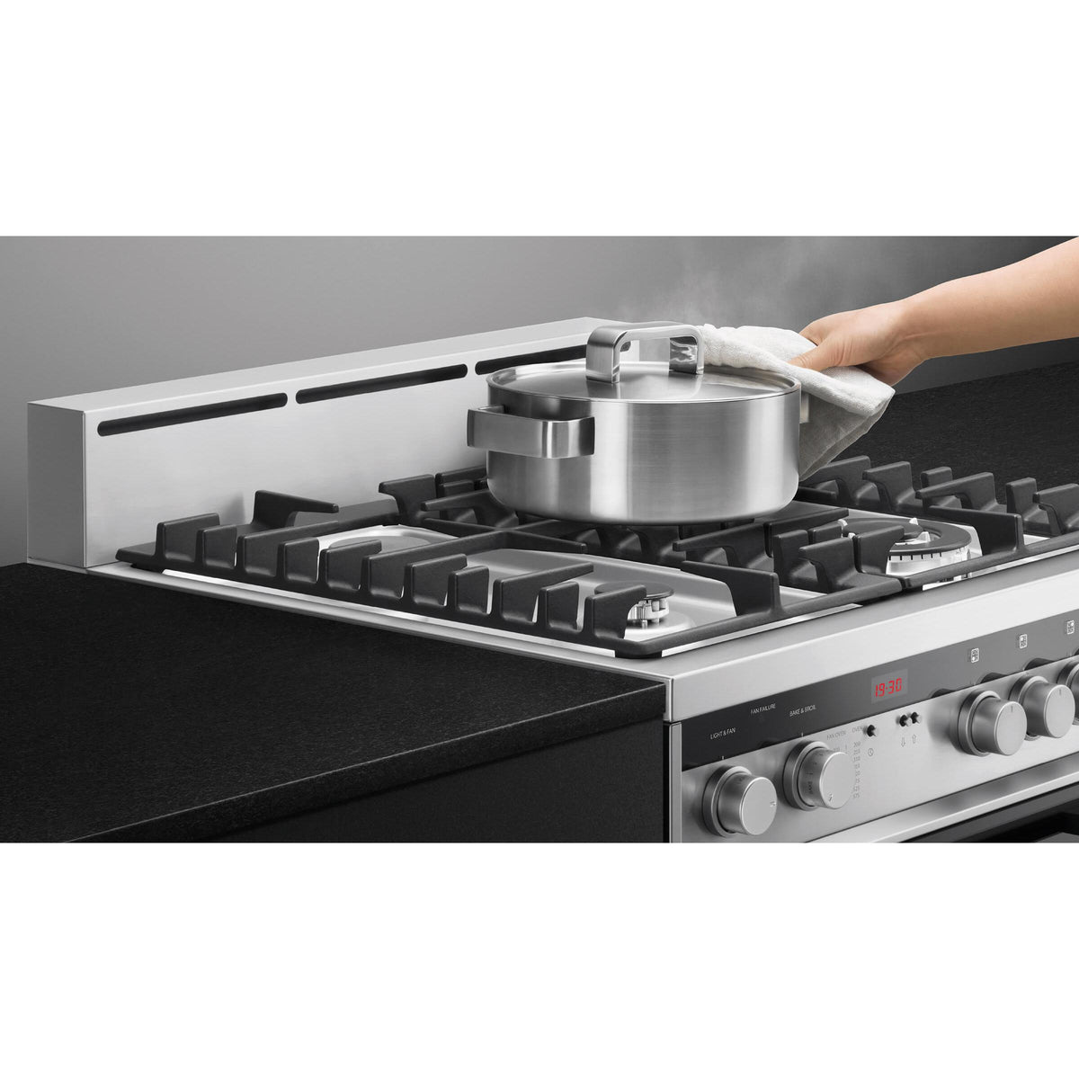  Fisher & Paykel 24-inch Freestanding Gas Range OR24SDMBGX2 IMAGE 5