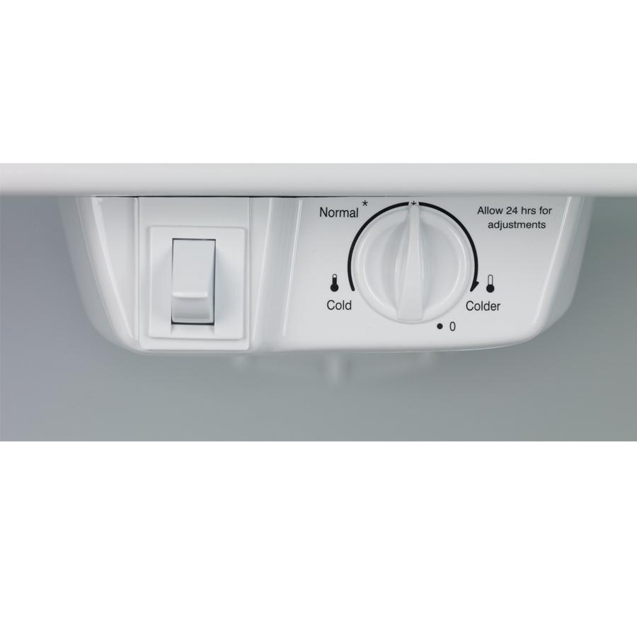  Frigidaire 30-inch, 18.2 cu. ft. Top Freezer Refrigerator FRT18L4JM IMAGE 5