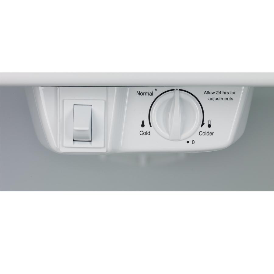  Frigidaire 30-inch, 18.3 cu. ft. Top Freezer Refrigerator LFHT1817LW IMAGE 7
