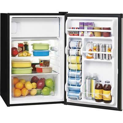  Frigidaire 22-inch, 4.5 cu. ft. Compact Refrigerator FFPE45B2QM IMAGE 2
