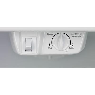  Frigidaire 28-inch, 16.3 cu. ft. Top Freezer Refrigerator FFTR1621QW IMAGE 2
