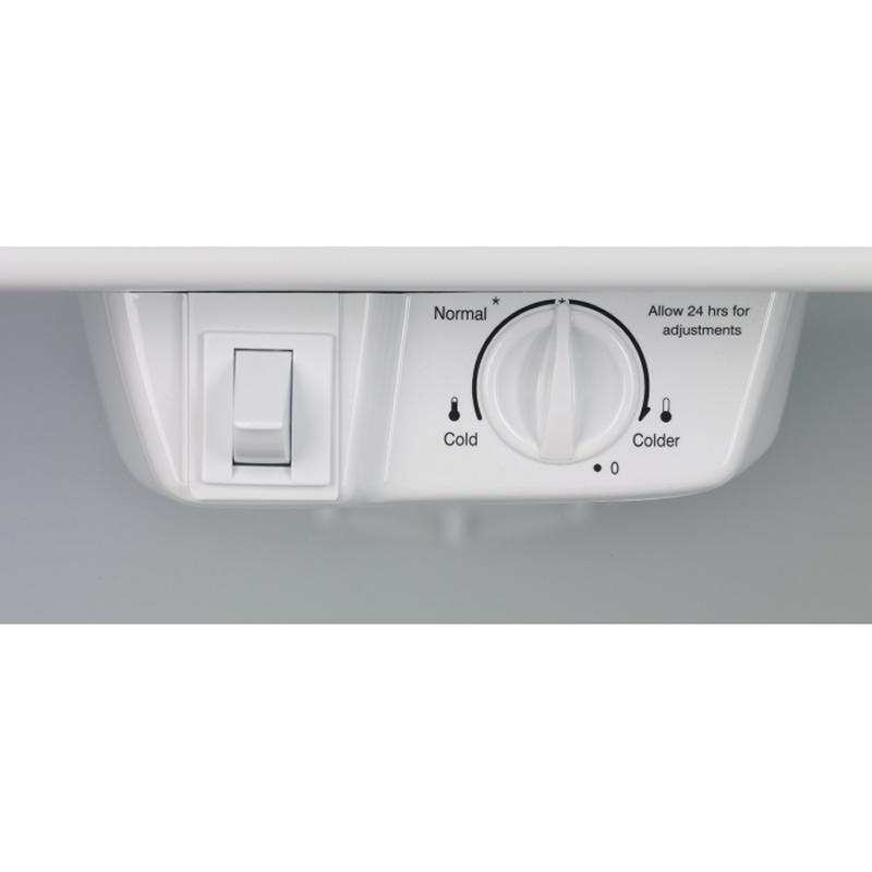  Frigidaire 28-inch, 14.6 cu. ft. Top Freezer Refrigerator FFHT1514QB IMAGE 4