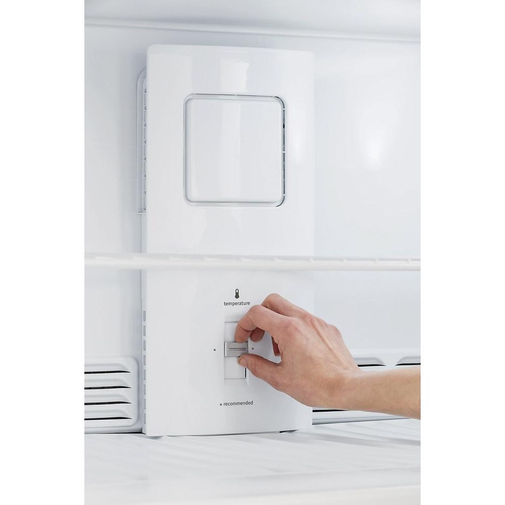  Frigidaire 30-inch, 20.5 cu. ft. Top Freezer Refrigerator FFTR2031QP IMAGE 4