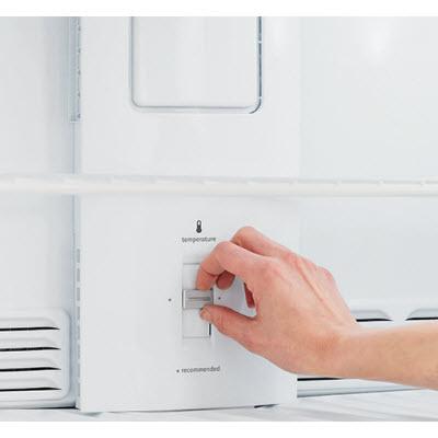  Frigidaire 30-inch, 18 cu. ft. Top Freezer Refrigerator FFTR1821QS IMAGE 7