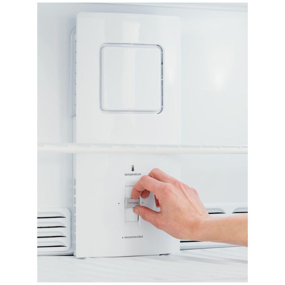  Frigidaire 30-inch, 18 cu. ft. Top Freezer Refrigerator FFTR1821QB IMAGE 5