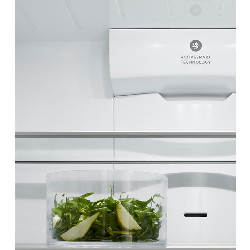  Fisher & Paykel 32-inch, 17.6 cu. ft. Counter-Depth Bottom Freezer Refrigerator E522BLX5 IMAGE 3