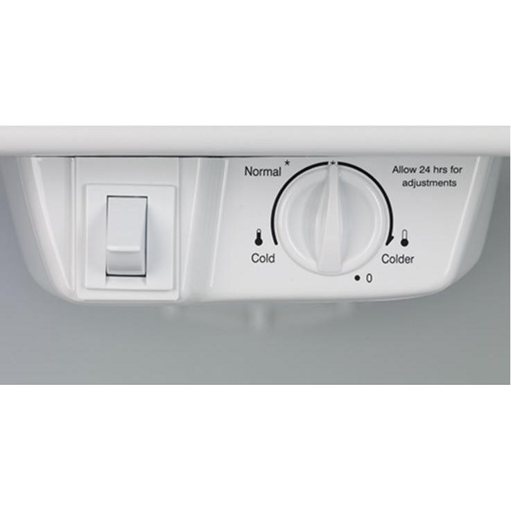  Frigidaire 30-inch, 20.4 cu. ft. Top Freezer Refrigerator FFTR20G2QW IMAGE 5