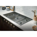  Wolf 36-inch Built-In Gas Cooktop CG365C/S/LP IMAGE 2