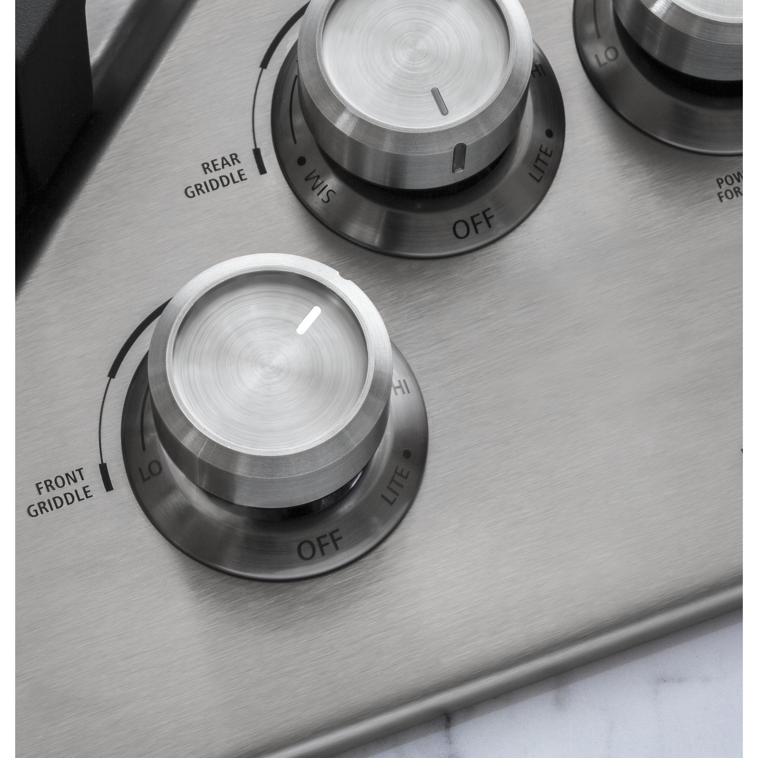  Monogram 36-inch Built-In Gas Cooktop ZGU36RSLSS IMAGE 4