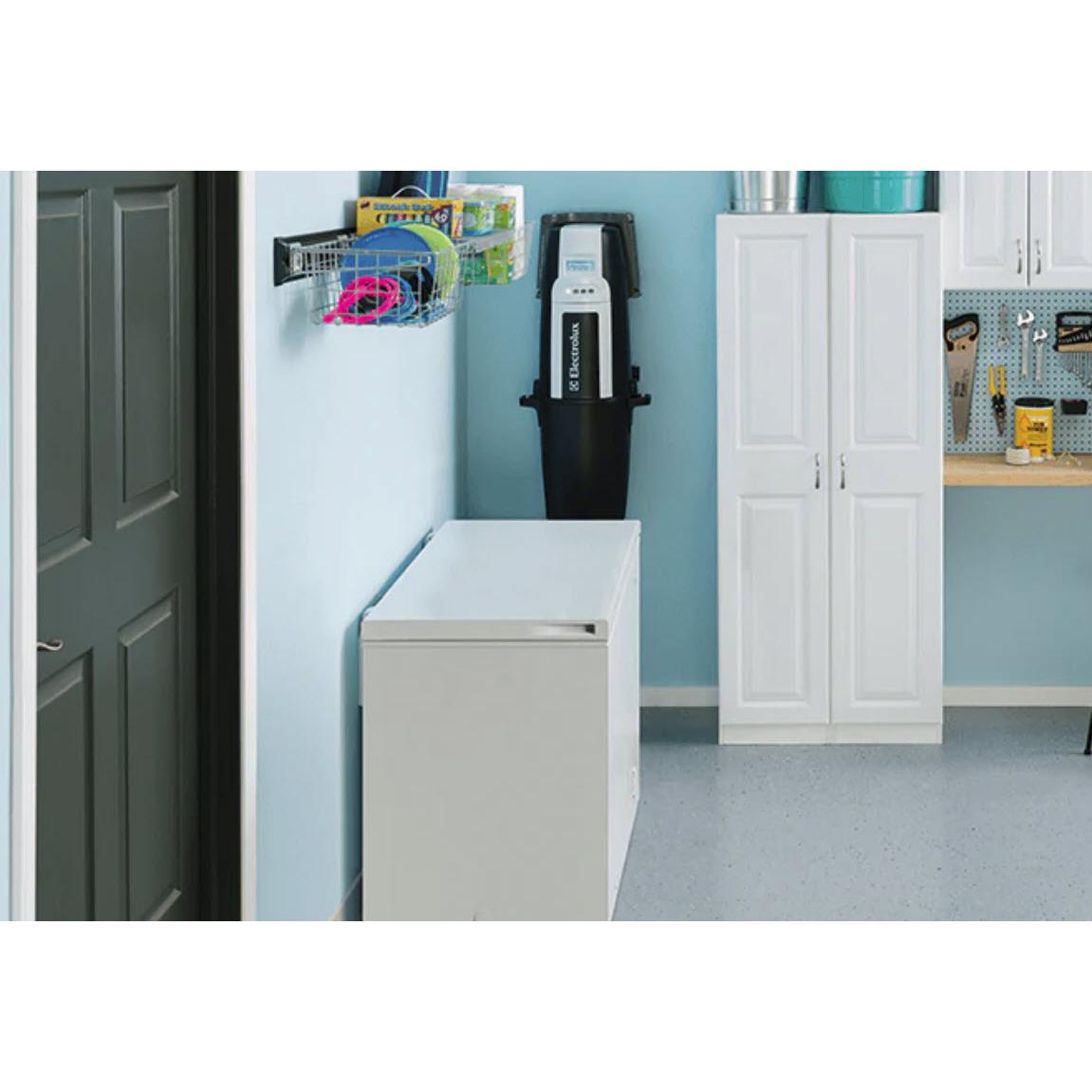  Frigidaire 7.2 cu.ft. Chest Freezer FFFC07M2UW IMAGE 2