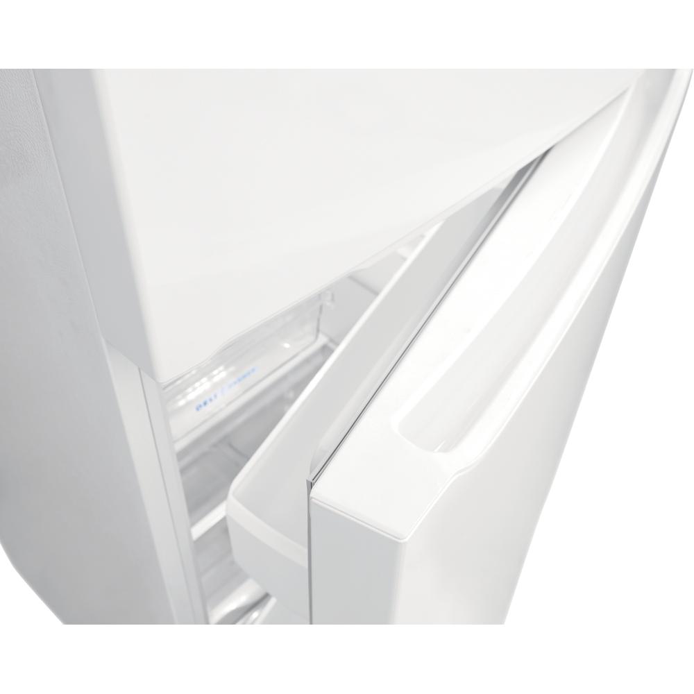  Frigidaire 30-inch, 18.3 cu.ft. Freestanding Top Freezer Refrigerator FFTR1835VW IMAGE 8