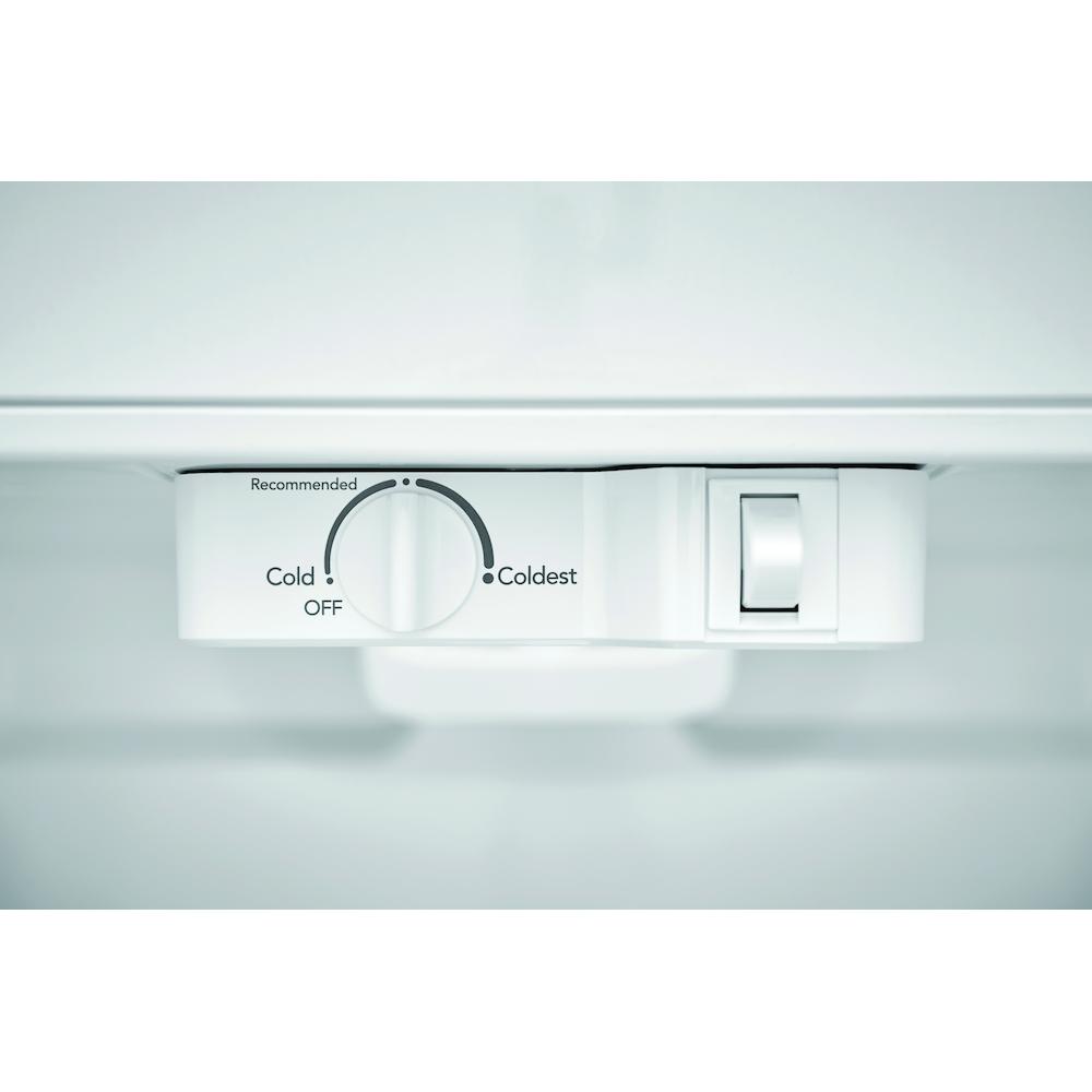  Frigidaire 30-inch, 20 cu.ft. Freestanding Top Freezer with LED Lighting FFTR2045VD IMAGE 4