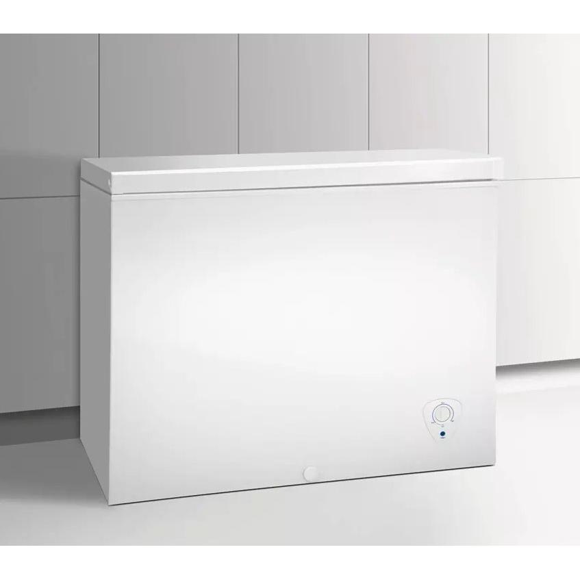  Frigidaire 7.2 cu. ft. Chest Freezer FFFC07M2KW IMAGE 3