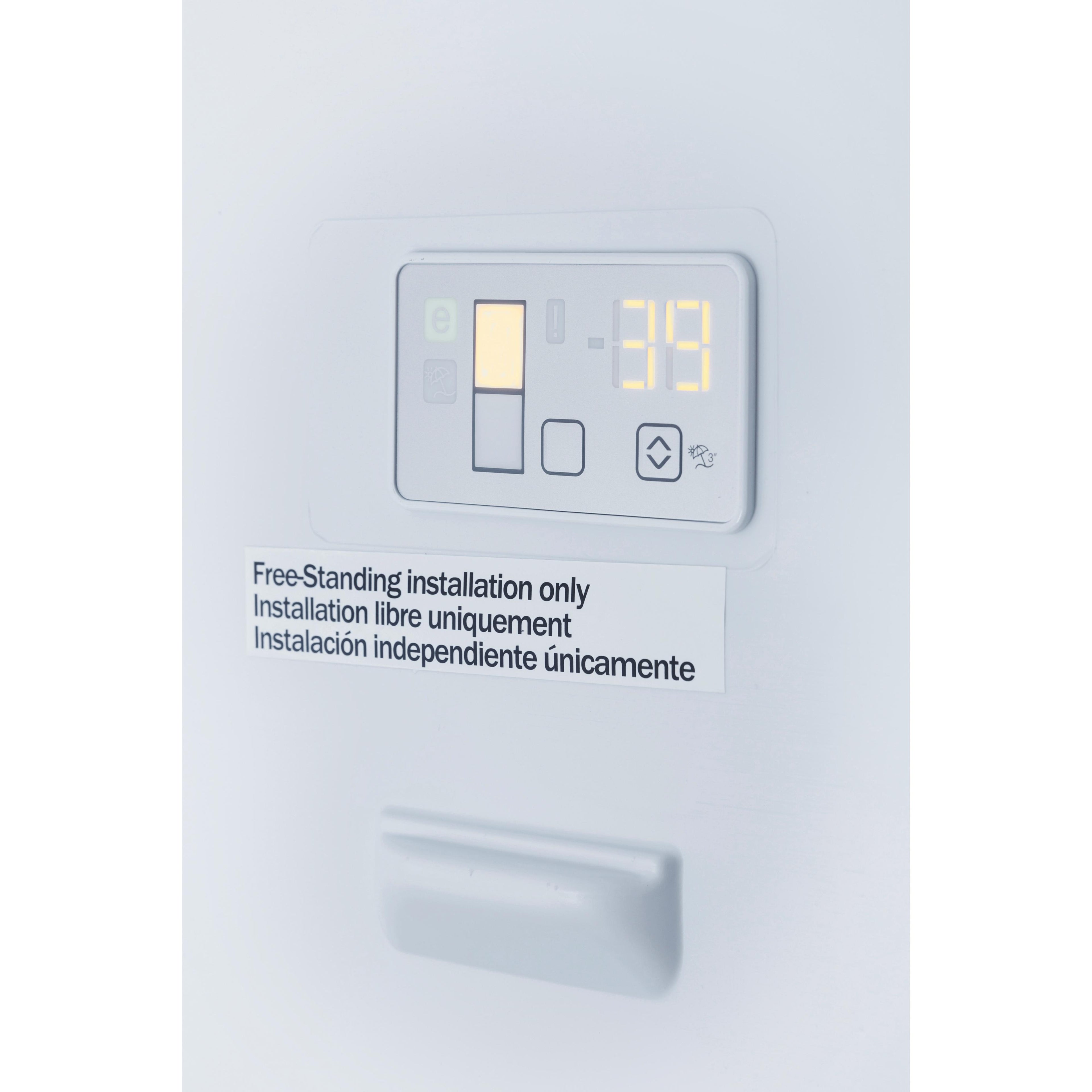  Blomberg 24-inch, 11.43 cu.ft Counter-Depth Bottom Freezer Refrigerator BRFB1045WH IMAGE 13