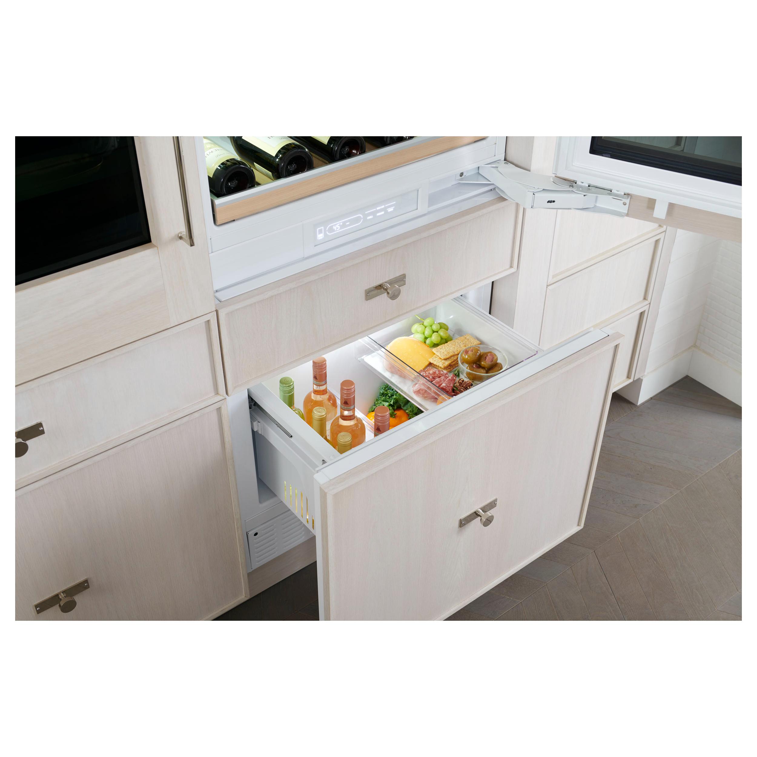  Monogram 30-inch Bottom Freezer Refrigerator with a Convertible Drawer ZIC303NPPII IMAGE 7