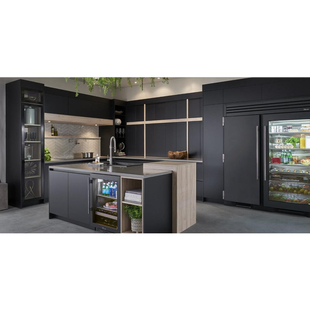  True Residential 300 Series 5.6 cu.ft. Freestanding Beverage Center TBC-24-L-OG-C IMAGE 3