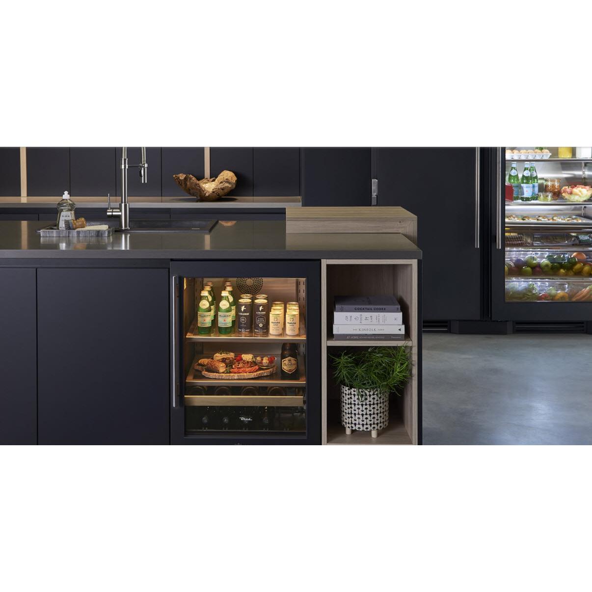 True Residential 300 Series 5.6 cu.ft. Freestanding Beverage Center TBC-24-L-OG-C IMAGE 4