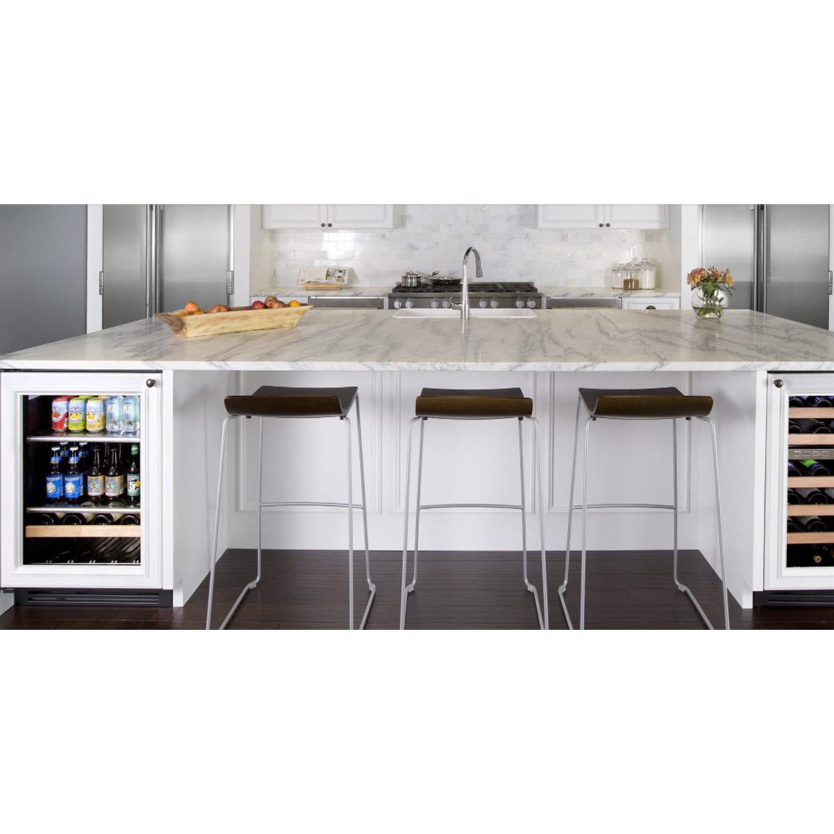  True Residential 300 Series 5.6 cu.ft. Freestanding Beverage Center TBC-24-R-OG-C IMAGE 2