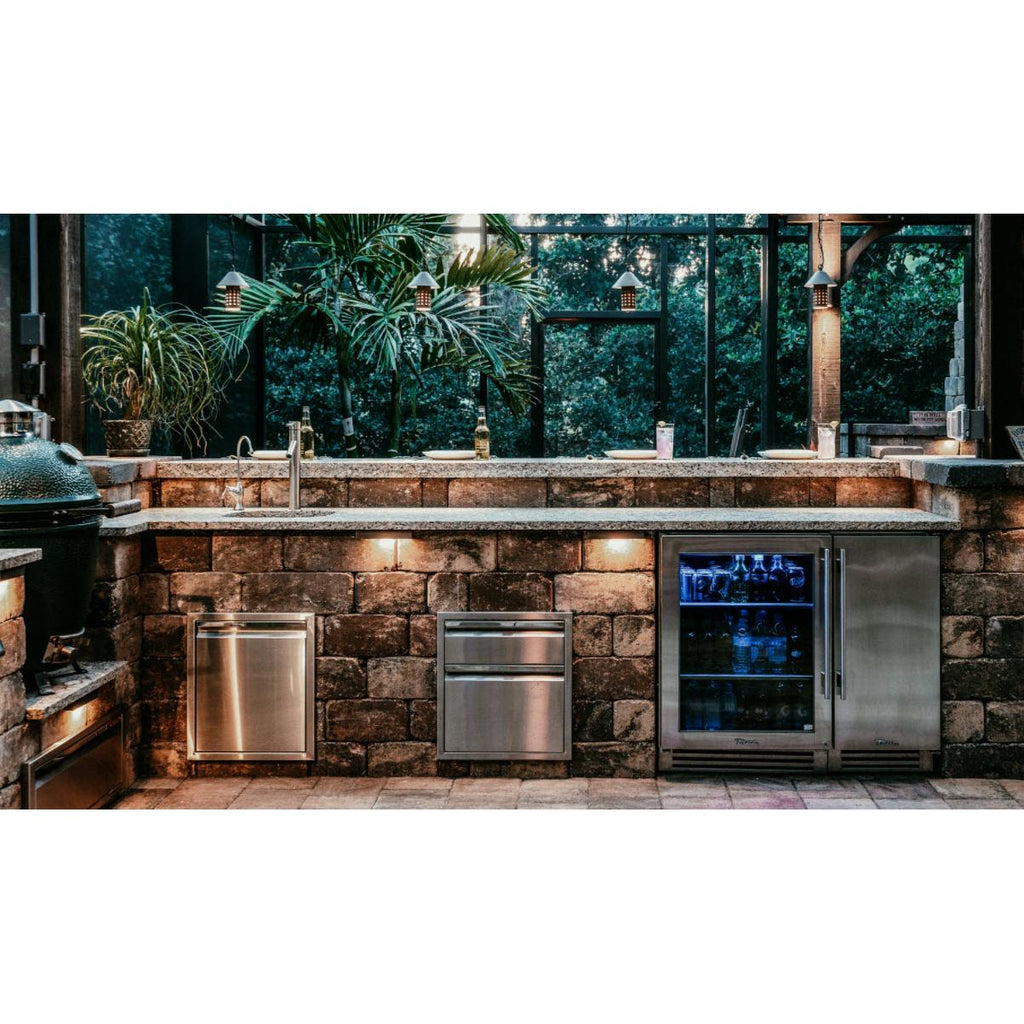 True Residential 15-inch, 3.1 cu.ft. Compact Refrigerator with TruLumina® LED Lighting TUR-15-L-SS-C IMAGE 3