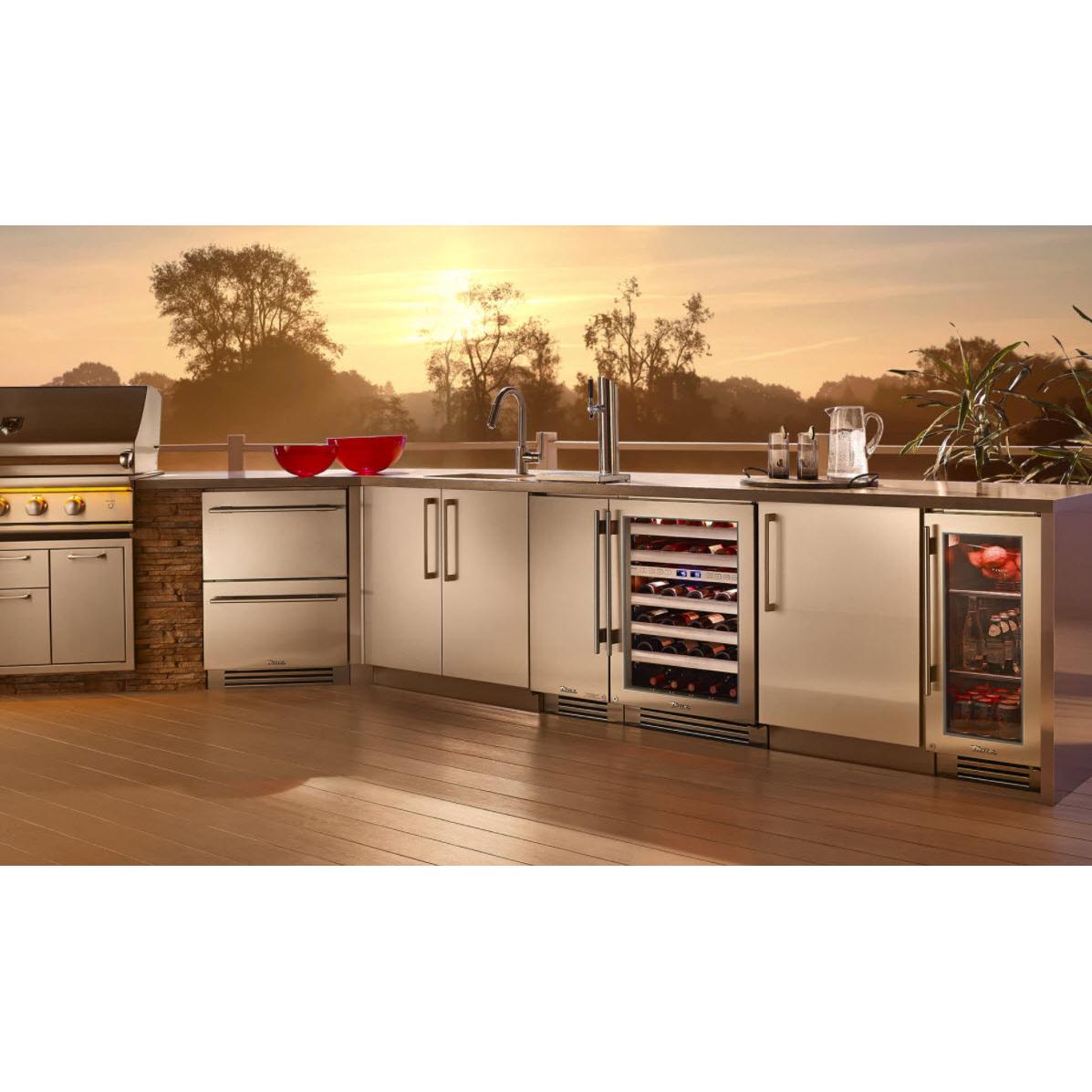 True Residential 15-inch, 3.1 cu.ft. Compact Refrigerator with TruLumina® LED Lighting TUR-15-L-SS-C IMAGE 7