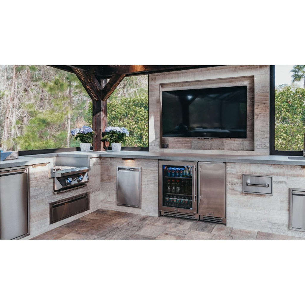  True Residential 15-inch, 3.1 cu.ft. Compact Refrigerator with TruLumina® LED Lighting TUR-15-R-SS-C IMAGE 4