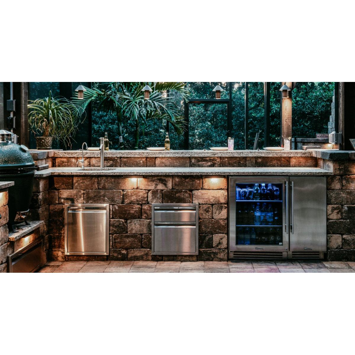  True Residential 24-inch, 5.6 cu.ft. Compact Refrigerator with True Precision Control® TUR-24-R-SG-C IMAGE 2