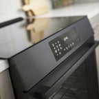  Bosch 30-inch Slide-in Induction Range with Genuine European Convection HII8047C IMAGE 6