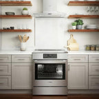  Bosch 30-inch Slide-in Induction Range with Genuine European Convection HII8057C IMAGE 2