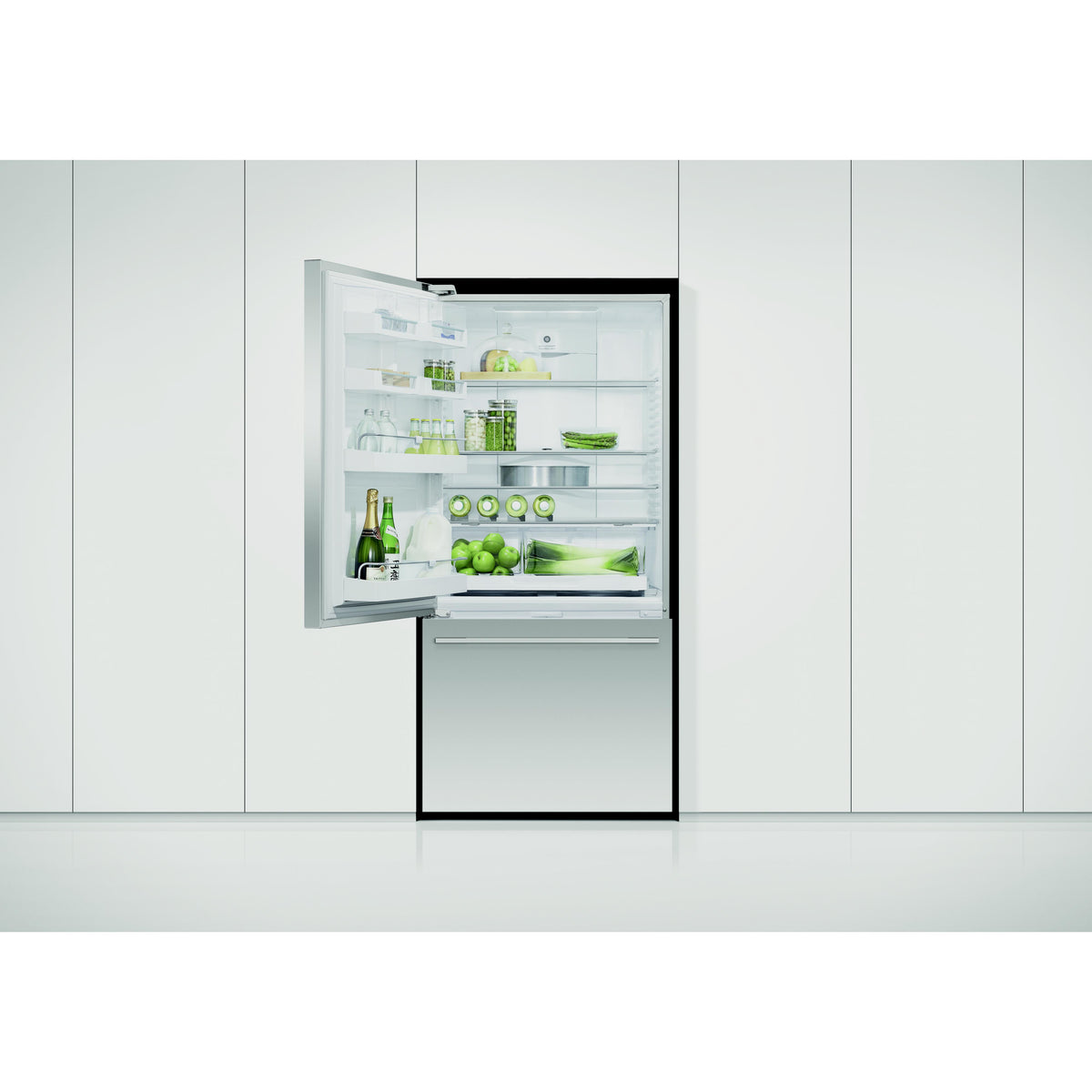  Fisher & Paykel 31-inch, 17.1 cu. ft. Counter-Depth Bottom Freezer Refrigerator with ActiveSmart™ RF170WDLX5NSP IMAGE 3
