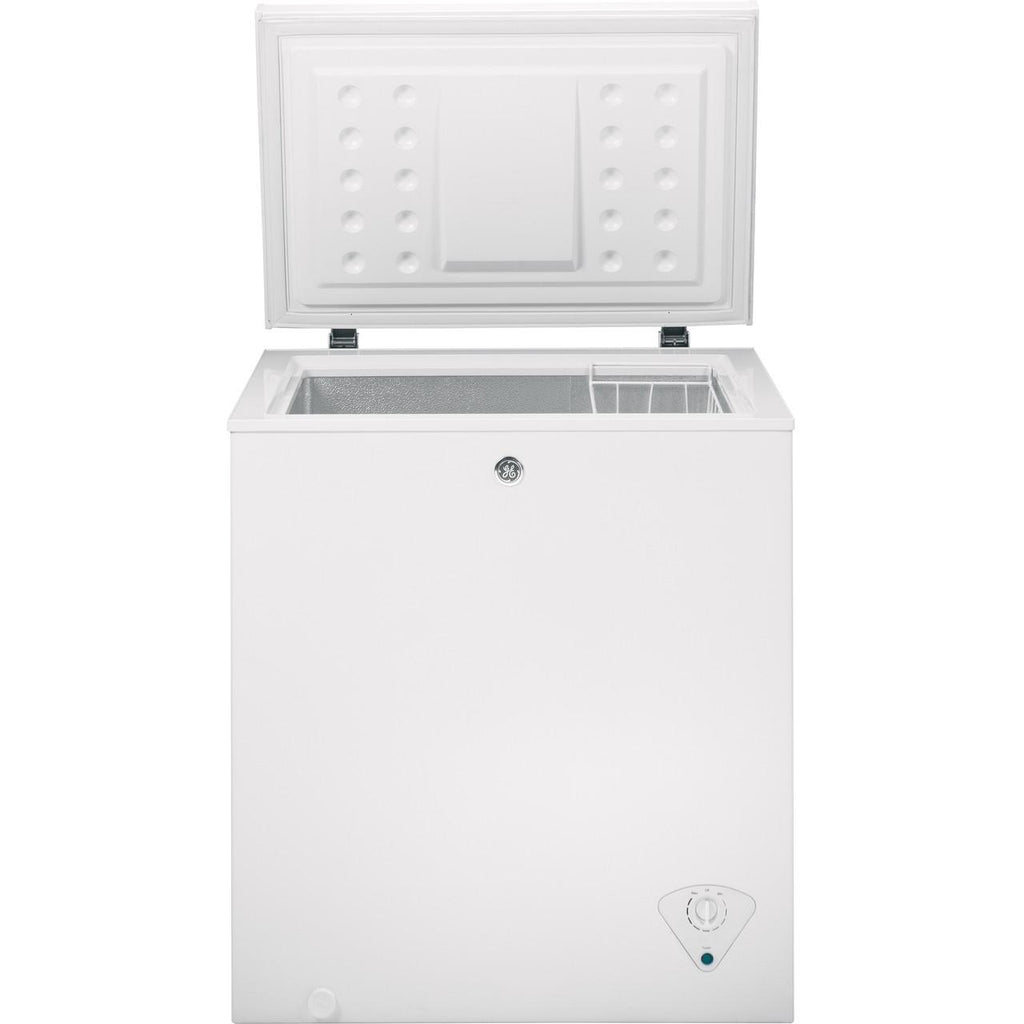  GE 5.1 cu. ft. Chest Freezer FCM5STWW IMAGE 2