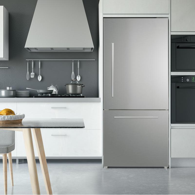  Marathon 30-inch, 18 cu. ft. Bottom Freezer Refrigerator MFF179SSBM-RH IMAGE 3