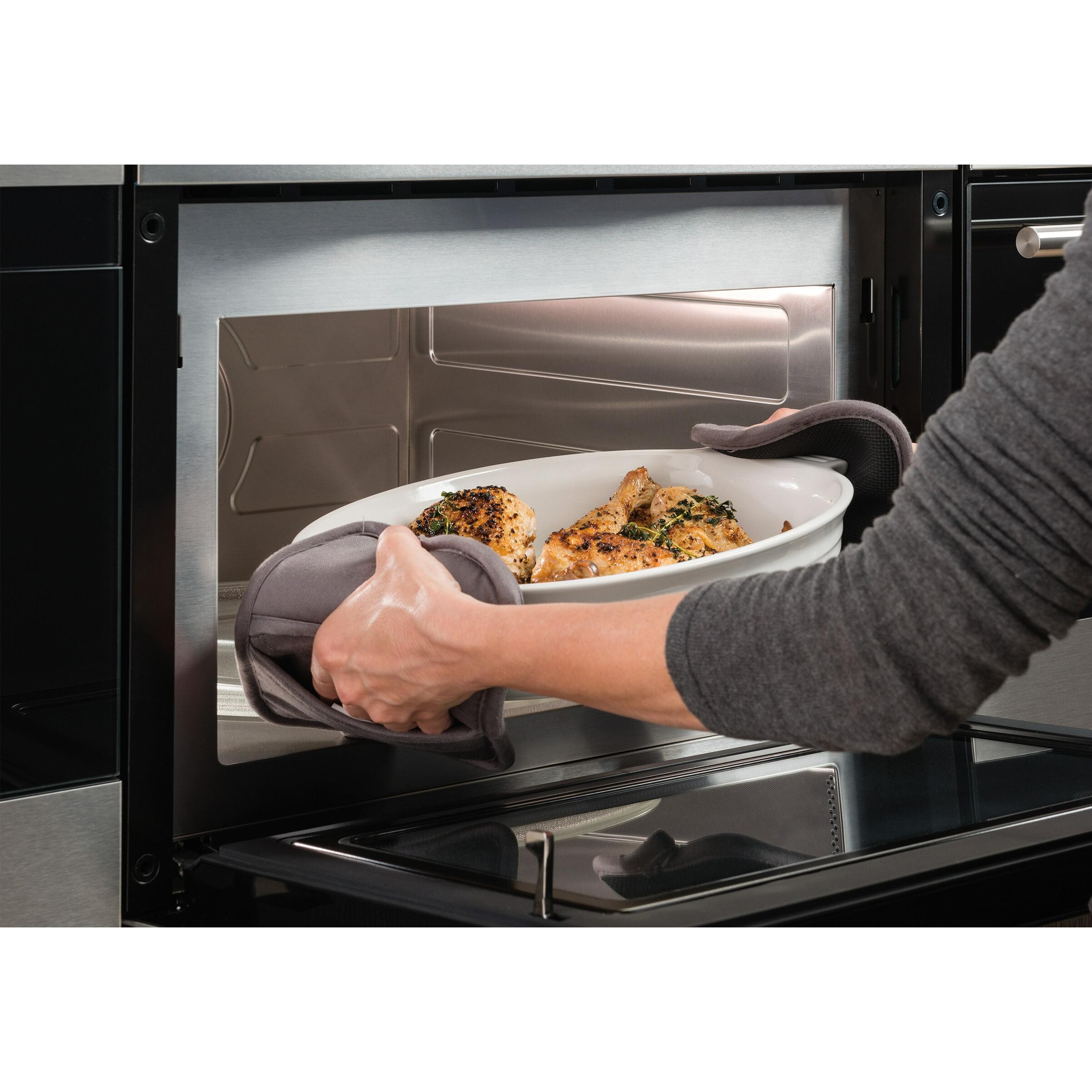  Wolf 30-inch M Series Contemporary Drop-Down Door Microwave Oven MDD3050CM/B/T IMAGE 3