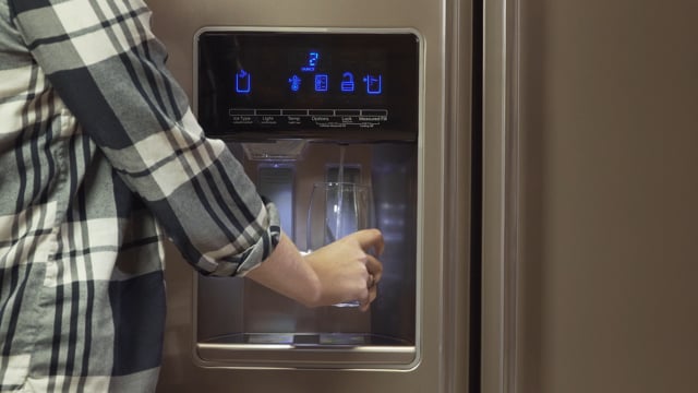  Whirlpool 36-inch, 24.5 cu. ft. Side-by-Side Freestanding Refrigerator with Exterior Ice and Water Dispenser with EveryDrop™ Water Filtration WRS555SIHV EXTERNAL_VIDEO 1